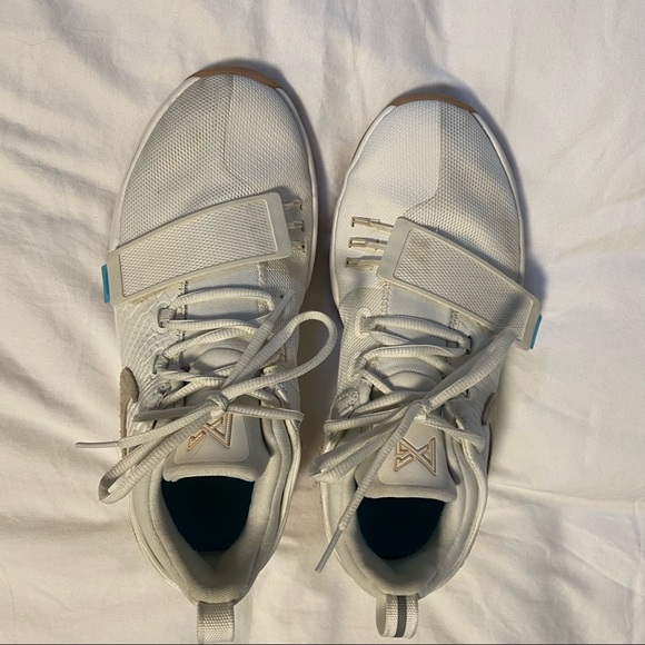 Nike PG basketball shoe - Picture 2 of 3